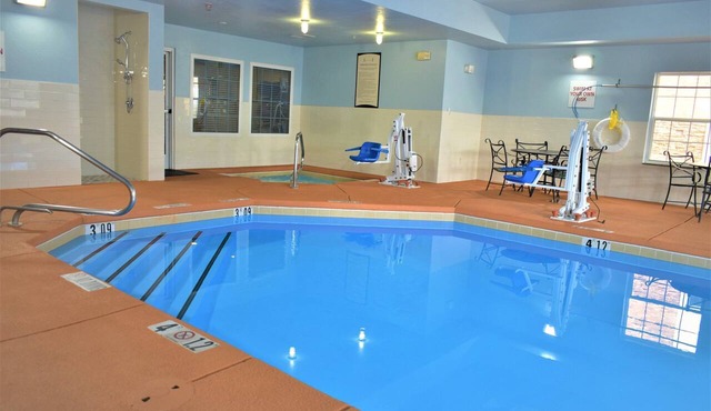2 Bedroom | Equipped Suite | Pool + Hot Tub Access