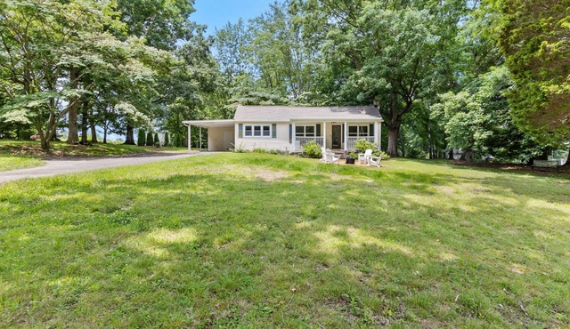 2-bedroom farmhouse in tranquil Rising Fawn w/Crib & Highchair