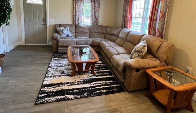 2-bedroom house in StJames, minutes from Hwy 44 w/grill on back deck, smart TV.