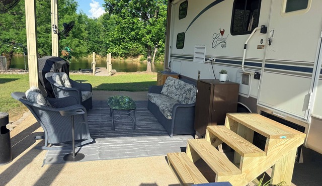 2-bedroom waterfront camper in welcoming Decaturville with AC for relaxing stays