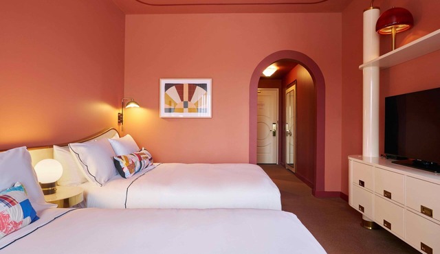 2 Convenient Double Queen Room Near Speed Art Museum! Pets Allowed!