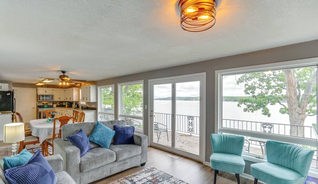 2 Decks, Lake Views! Group Escape in Osage Beach