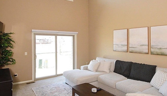 2 king master bedrooms. Comfy beds, oversized couches. Arcade games & foosball!
