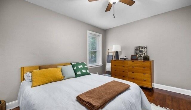 2BD 2BA Duplex in quiet South City with easy access to I-44, near hospitals, parks, etc. Each unit has a queen bed, kitchen, fast WiFi, smart TV, and in-unit laundry. Ideal for solo travel, couples, or professionals. Free parking. No smoking.