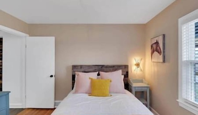 2BR/1BA Bourbon Bungalow - Expo Center