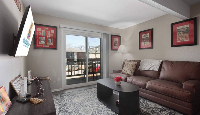 2BR Chiefs Themed Apt King Beds!