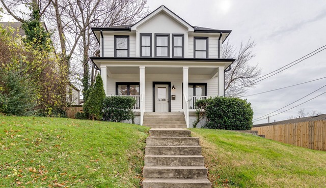 2BR Nashville Townhome | Parking + Work-Friendly
