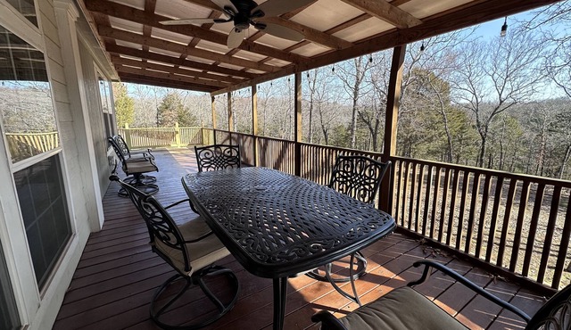 3 bedroom 2 bath home in gated community. Minutes from Lake Tenkiller.