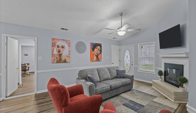 3 bedroom, 2 bath Paradise Awaits