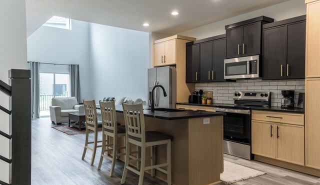 3-bedroom luxury townhome in Olathe/Lenexa