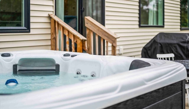 3 Homes, 3 Hot Tubs, 10BR Near Ark. Sleeps 32!