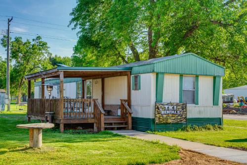 3 Mi to Swan Lake! Hunting & Fishing Retreat