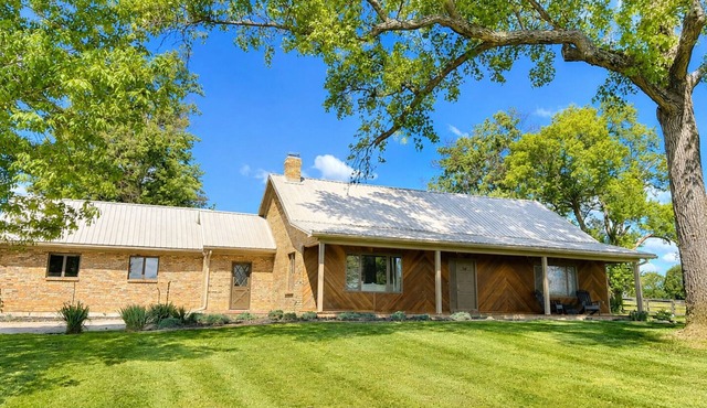 3br farmhouse on horse farm - close to KY Horse Park, Hagyard + Rood & Riddle