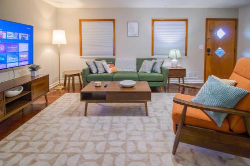 3BR Home Near Louisville | King Suite Fenced Yard