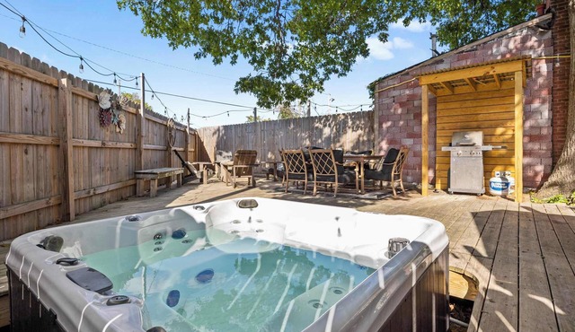 3BR w HotTub | Backyard| 15Mins to Churchill Downs