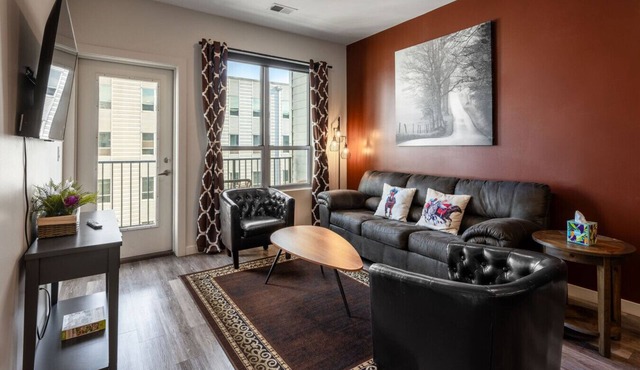 4th Street Suites - Beautiful King Bed Suite