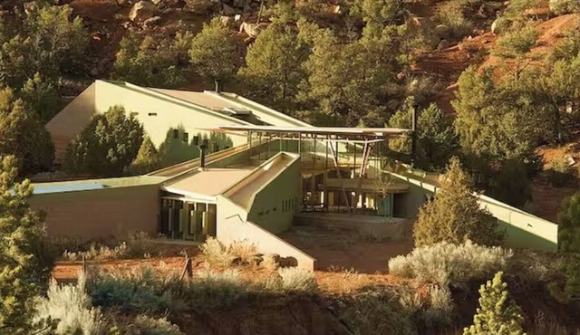 5 BR Private Canyon Ranch Retreat: RJR Santa Fe