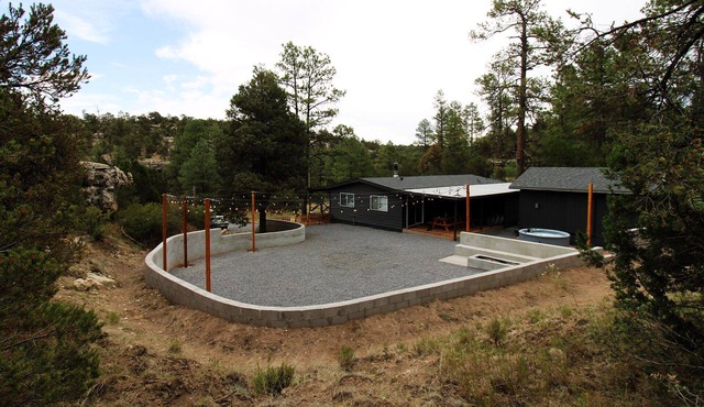 5 private acres, hot tub, fire-pit, Sitgreaves National Forest direct access