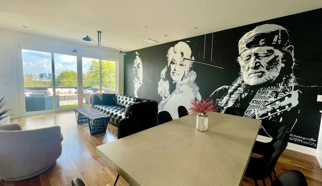 519 Music City ~ Luxury + Mural + 360 ROOFTOP views of downtown!