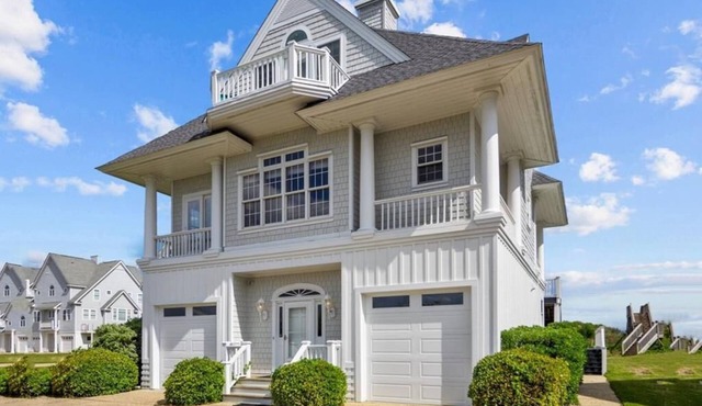 6 Bedroom Oceanfront House - Sleeps 15 - Pool - Hot Tub
