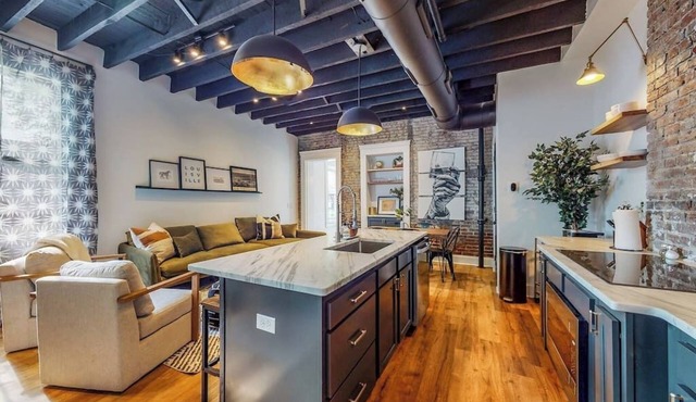 6-BR NuLu home with backyard perfect for groups!