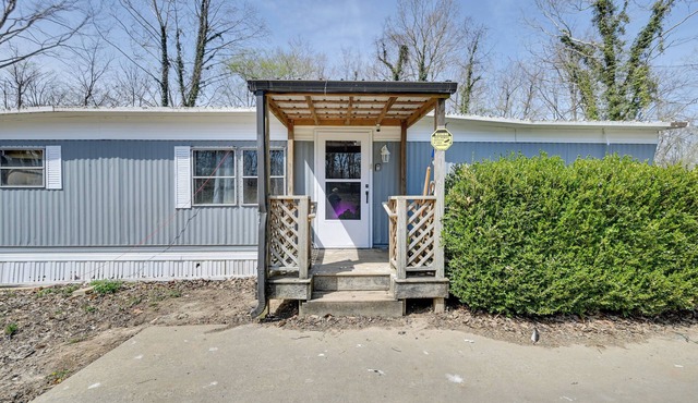 6 Mi to Fort Knox! Rural Family Home, Pets Welcome