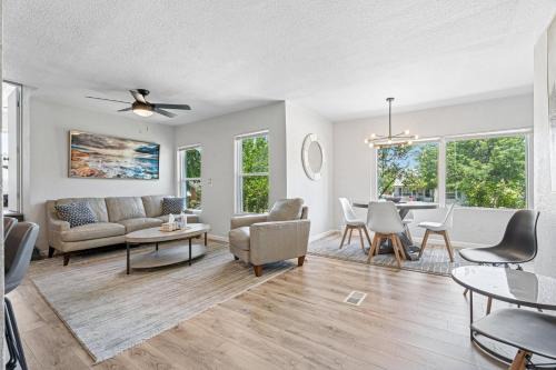 6BR Sleeps 14 Fenced Yard #NW38