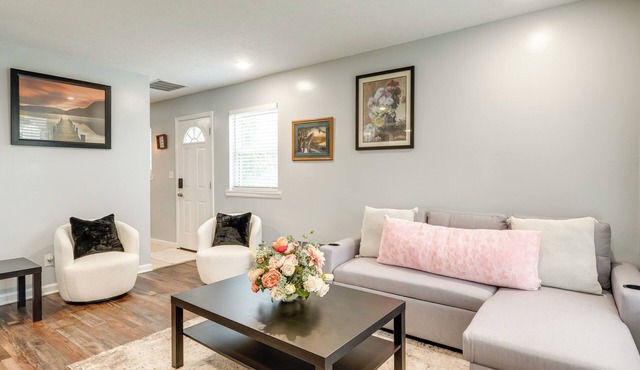 7 Mi to Louisville: Family-Friendly Jefferson Home