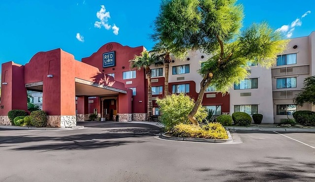 Affordability Meets Comfort at Red Lion Inn Goodyear Phoenix! Free Parking