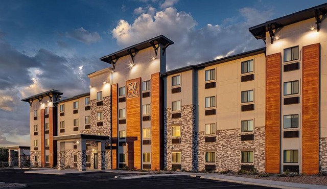 Affordable Room with Full Kitchen for Extended Stay Comfort, Pet-Friendly