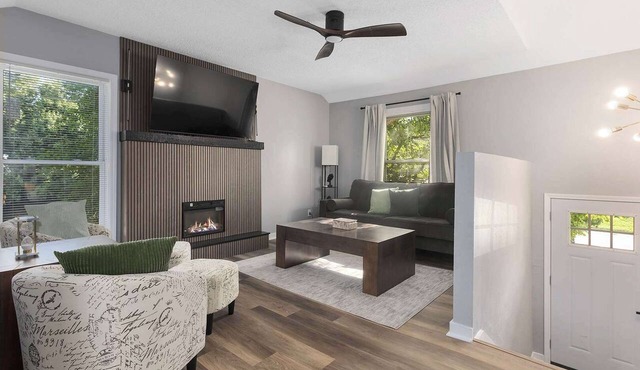 All-New 3BR | 2 Kings | Deck | 17 Min to KC