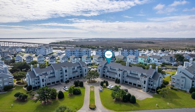 Anchor's Away: Canalfront Condo, Water Views, Community Amenities