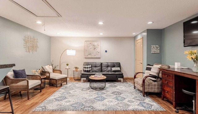 Apartment A Spacious Work-Travel Euro Executive