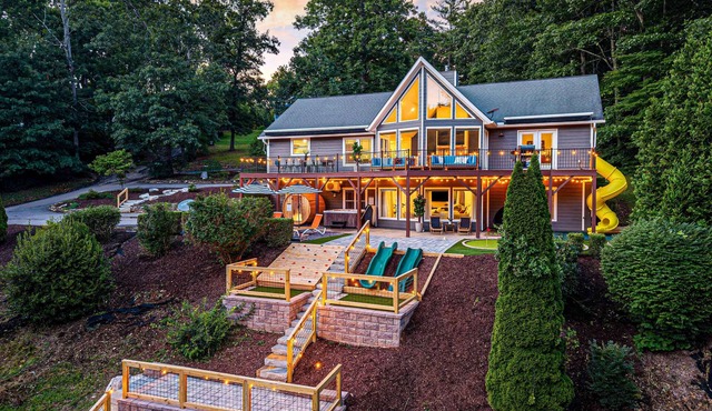 Asheville Luxury: Hot Tub, Sauna, Game Lodge