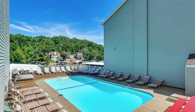 Balcony & Views! Waterfront Lake Ozark Condo
