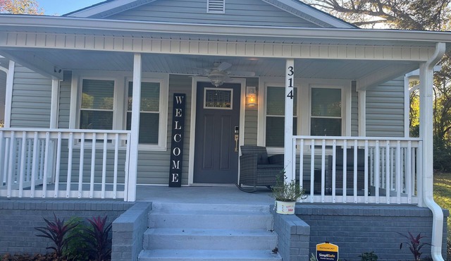 Beach Coastal Bliss New 3-bedroom/2-baths sleeping 10 cottage by the beach!