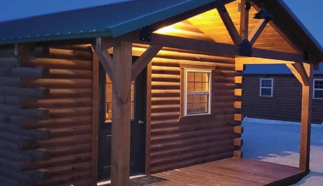 Beautiful 1-bedroom Cabin #5 with AC overlooking swim pond