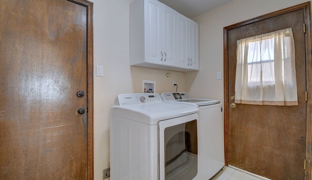 Beautiful 3-bedroom 2 bath sanctuary in the La Cueva school district,