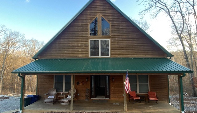 Beautiful house in tranquil setting by the banks of Lake Cumberland