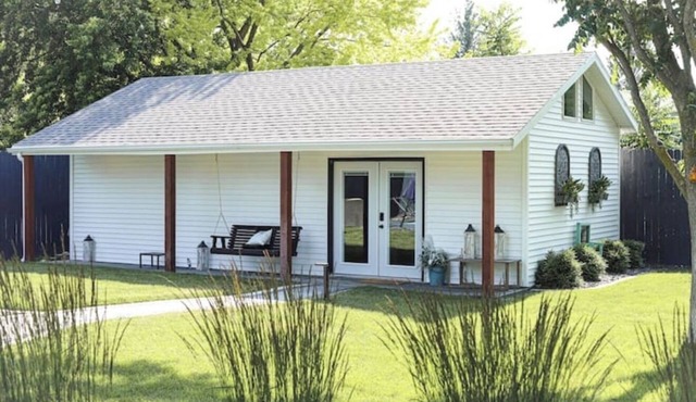 Beautiful studio with AC in delightful Grand Island