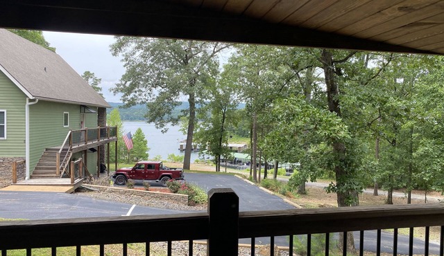 Bellawood Resort #4 Sleeps 4. Lakefront Downstairs Unit with Boat Slip