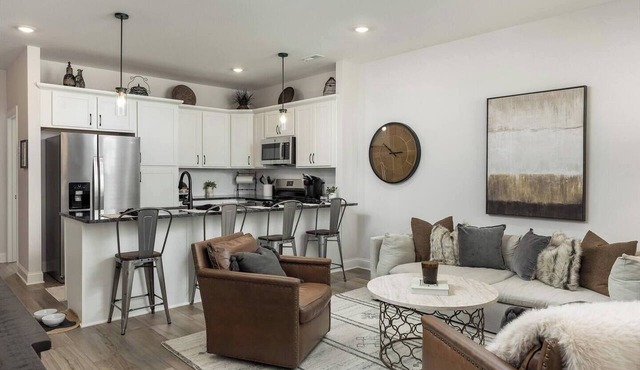 Birch Bliss | Stylish 2BR Downtown Chatt Stay!