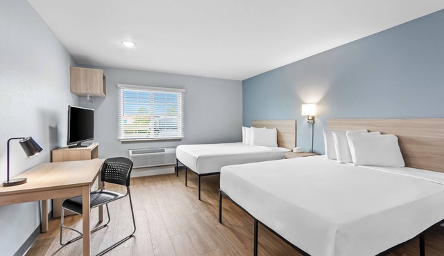 Birch Hill Suites Clarksville-Louisville North
