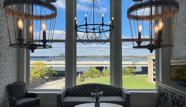 Bluegrass River View - Soak and Savor with Hollyhock Suites