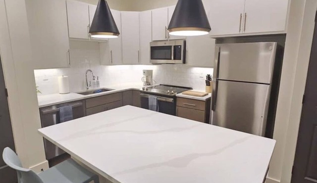 Bourbon Lofts: Cozy + Stylish + Free Parking!