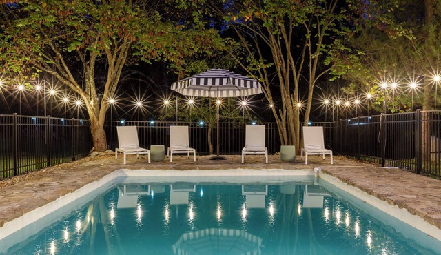 Bourbon Trail, Hot Tub, Pool, Quiet/Peaceful Location, 3 King Beds