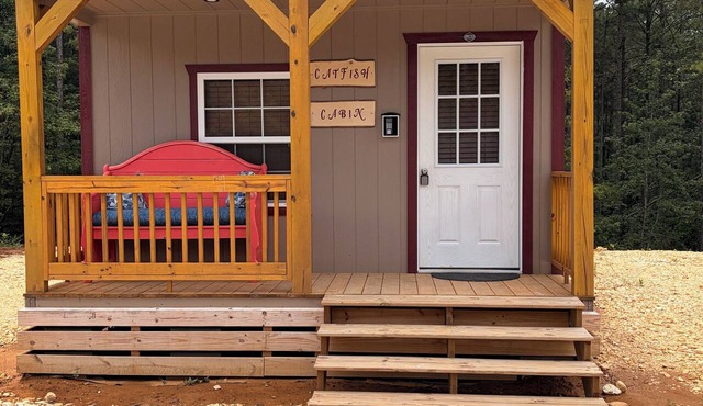 BRAND NEW! 1-bedroom cabin with 2 Queen beds. Near PICKWICK LAKE