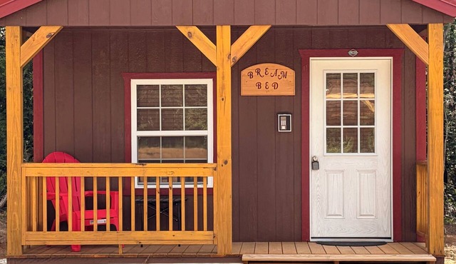 BRAND NEW ! Cozy 1-bedroom cabin near PICKWICK LAKE with room for boat parking
