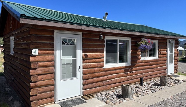 Cabin #4 at Aspen Ridge Cabins in mountains near Rio Grande River
