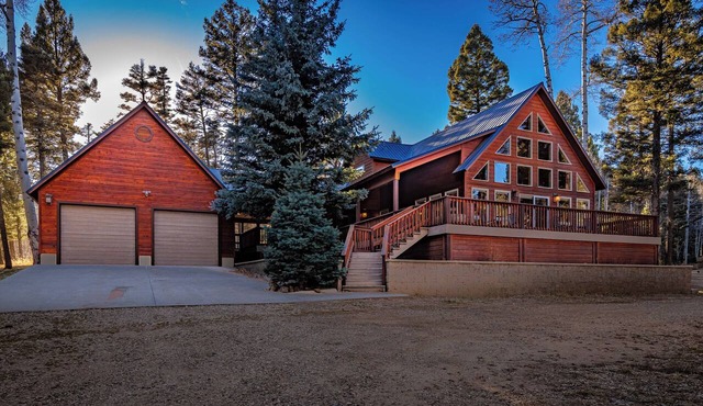 Cabin w/Hot Tub & Fire Pit, Off Hike & Bike Trails, Large Gated & Covered Decks